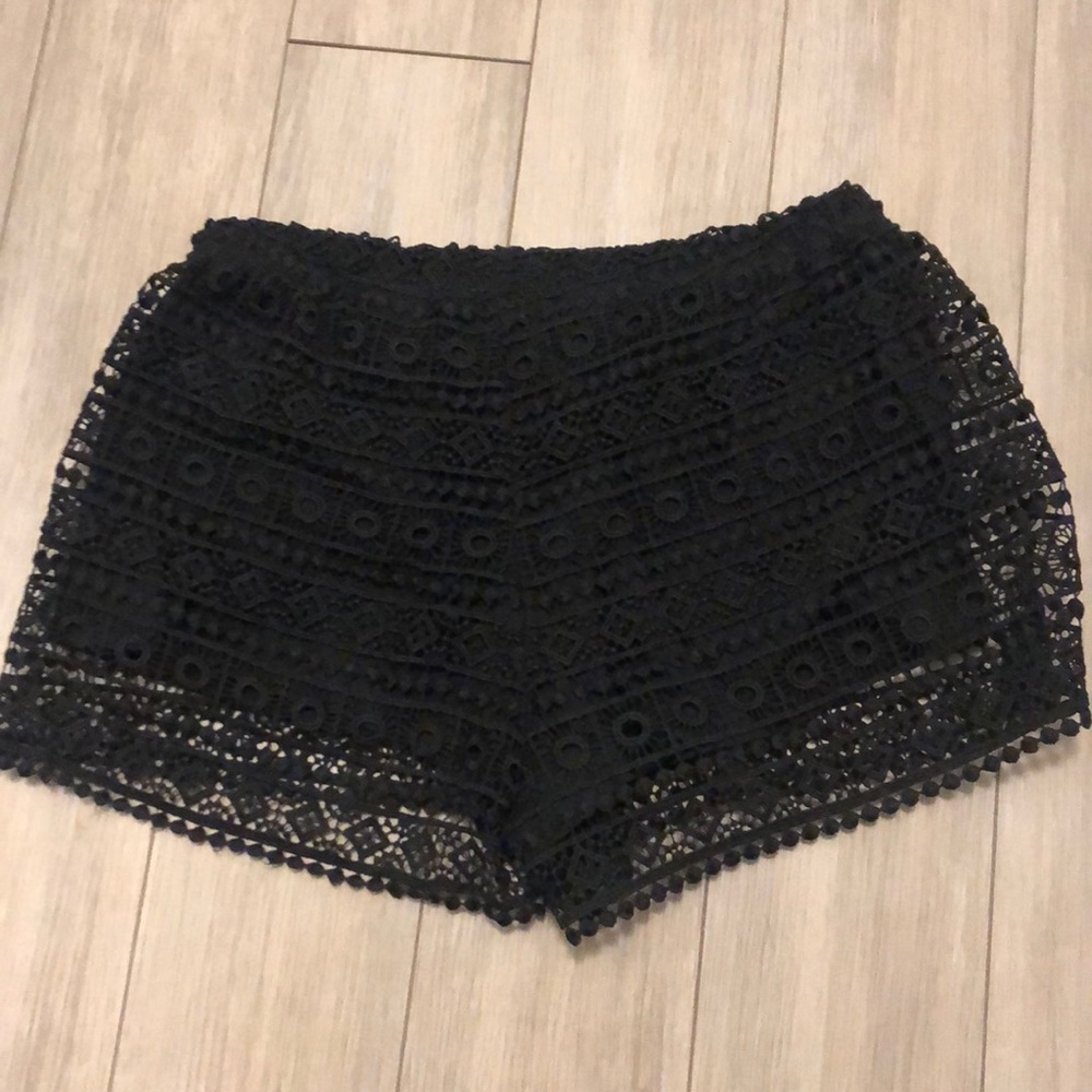 H&M lace overlay shorty shorts